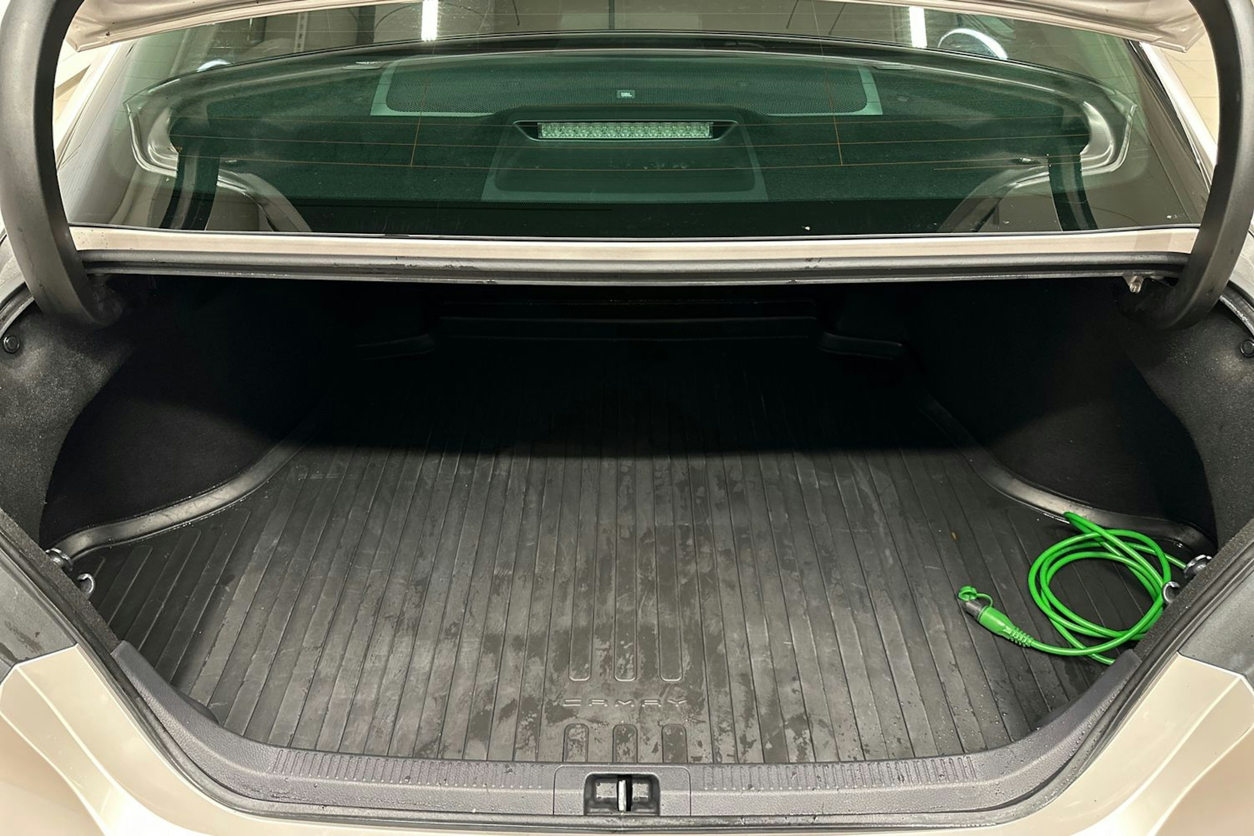 Keltainen Toyota CAMRY 2019 kuva 28.