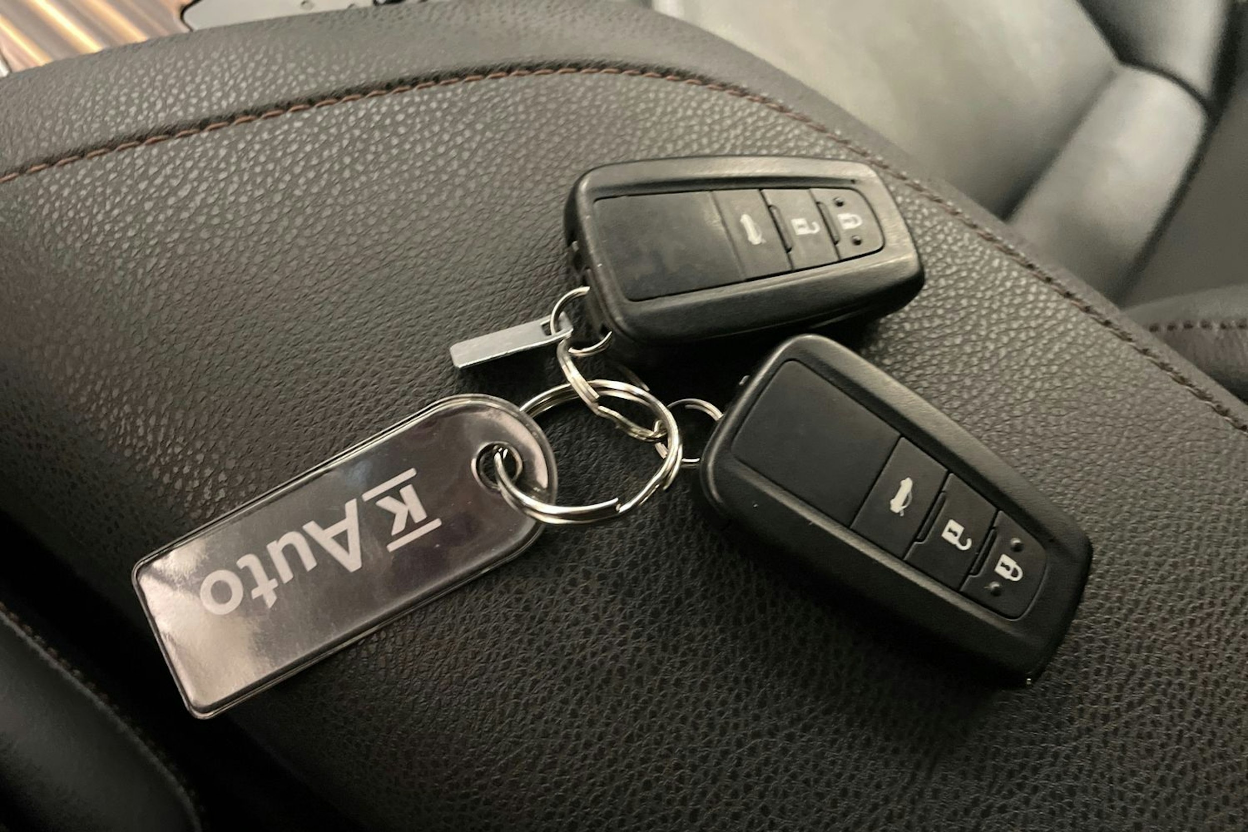 Keltainen Toyota CAMRY 2019 kuva 30.