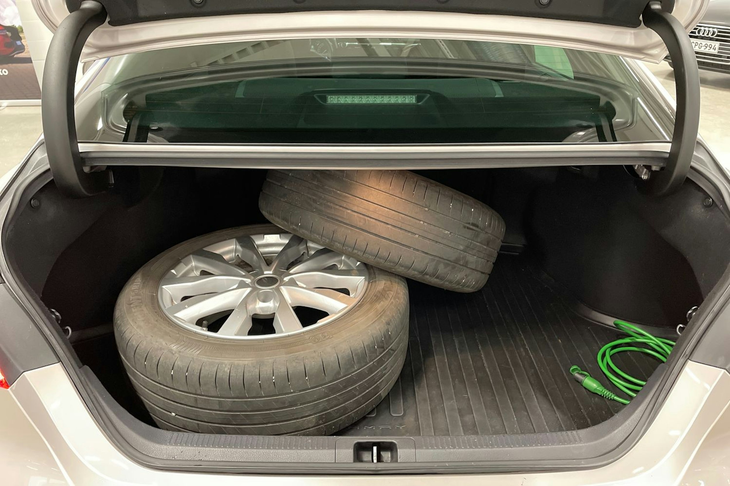 Keltainen Toyota CAMRY 2019 kuva 33.