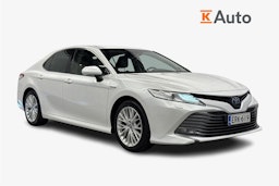 valkoinen Toyota Camry 2019 kuva 1.