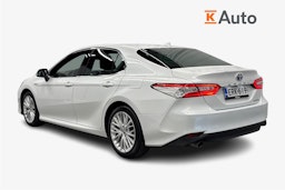 valkoinen Toyota Camry 2019 kuva 2.