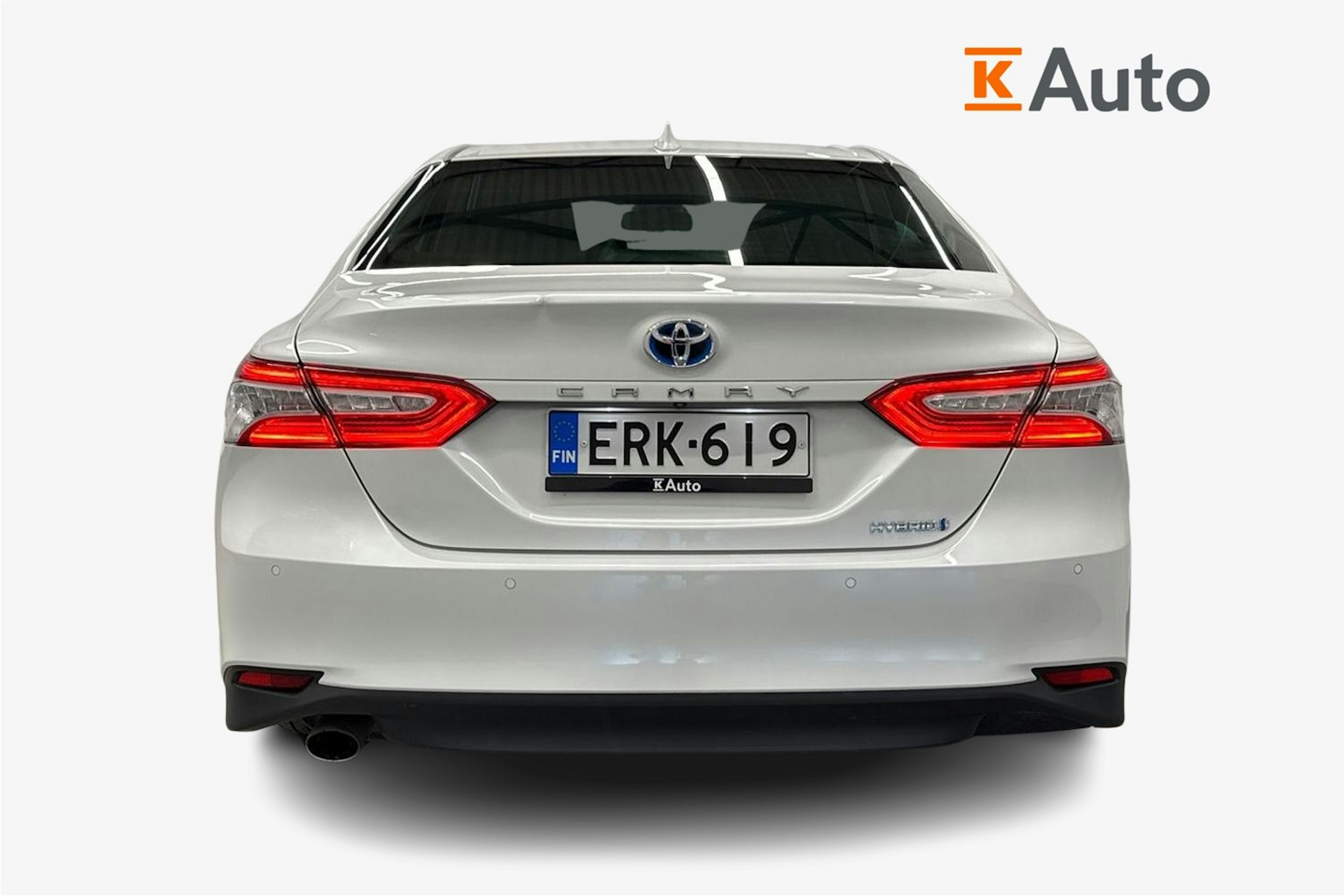 valkoinen Toyota Camry 2019 kuva 3.