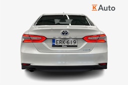 valkoinen Toyota Camry 2019 kuva 3.