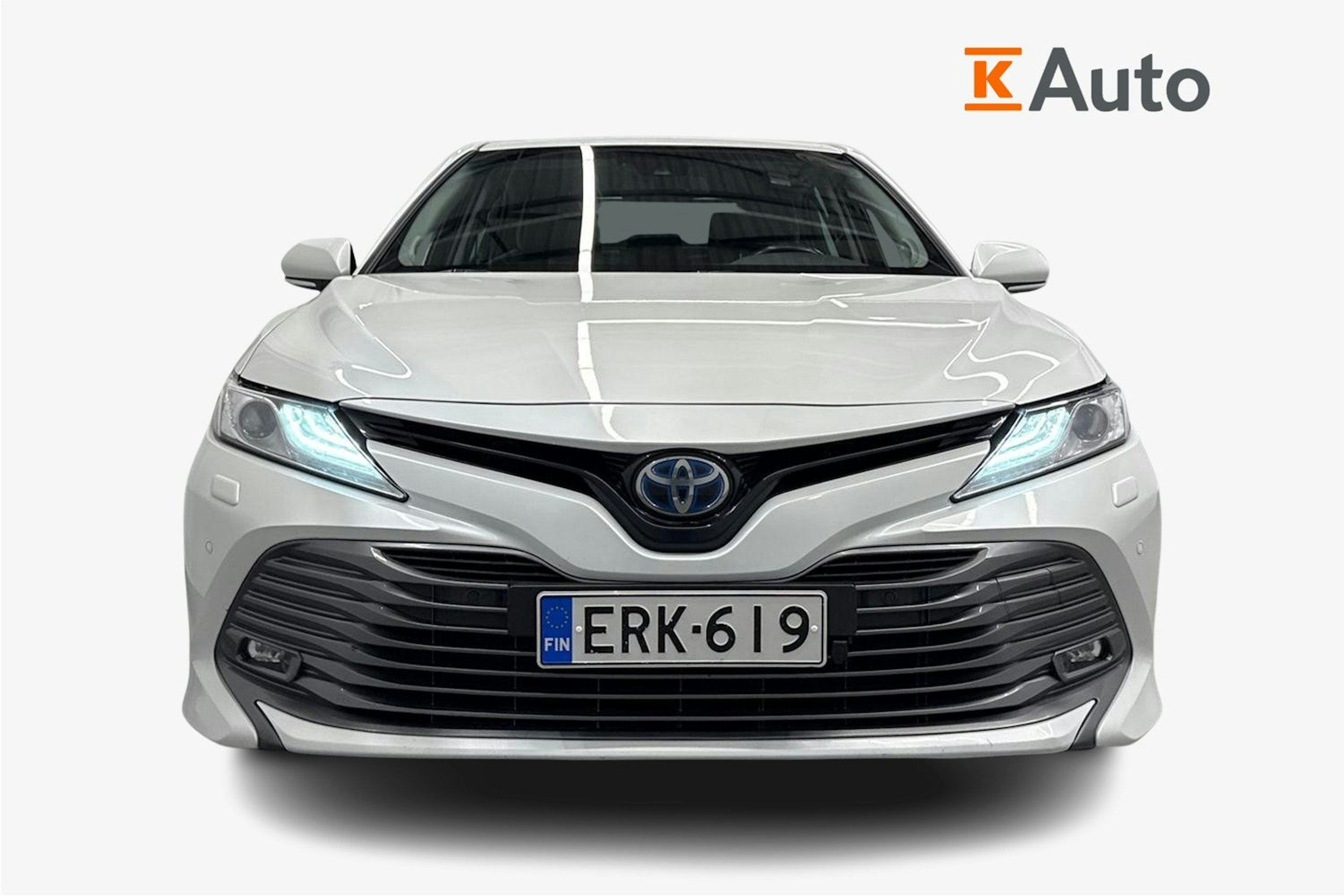 valkoinen Toyota Camry 2019 kuva 5.