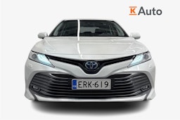 valkoinen Toyota Camry 2019 kuva 5.