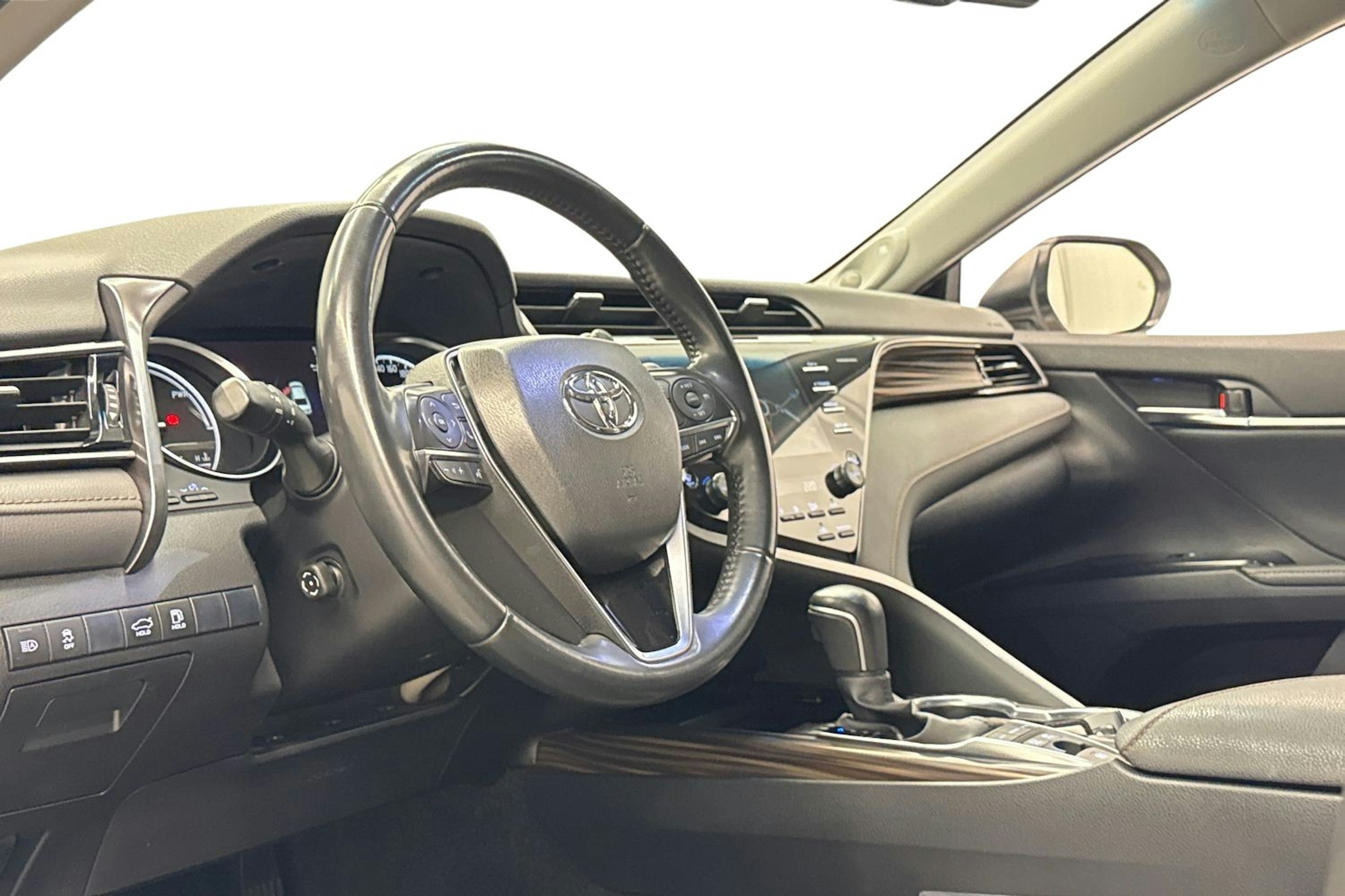 valkoinen Toyota Camry 2019 kuva 7.