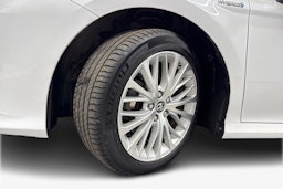 valkoinen Toyota Camry 2019 kuva 11.