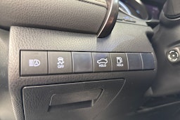 valkoinen Toyota Camry 2019 kuva 16.
