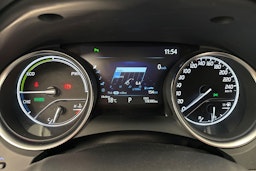 valkoinen Toyota Camry 2019 kuva 18.