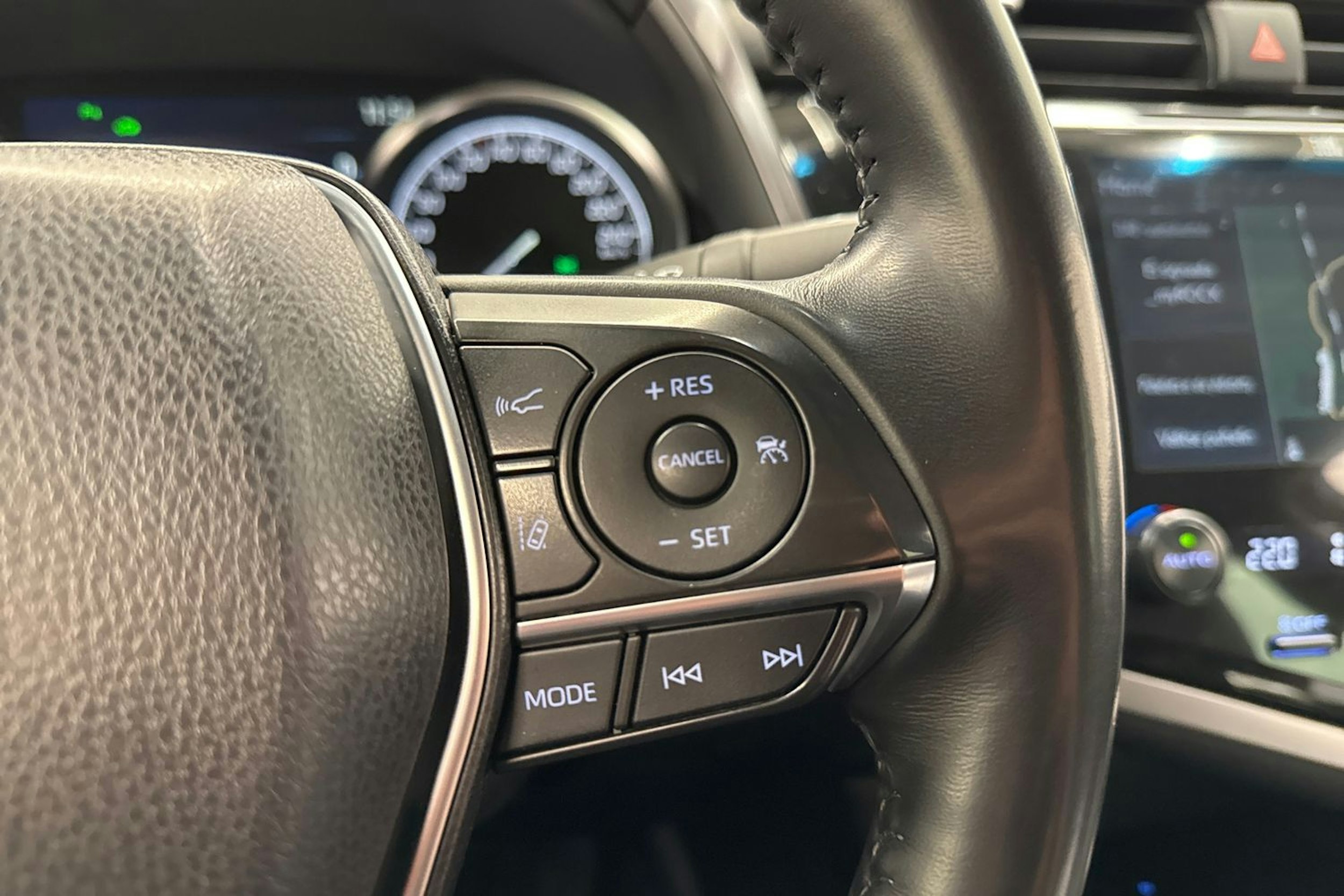 valkoinen Toyota Camry 2019 kuva 20.
