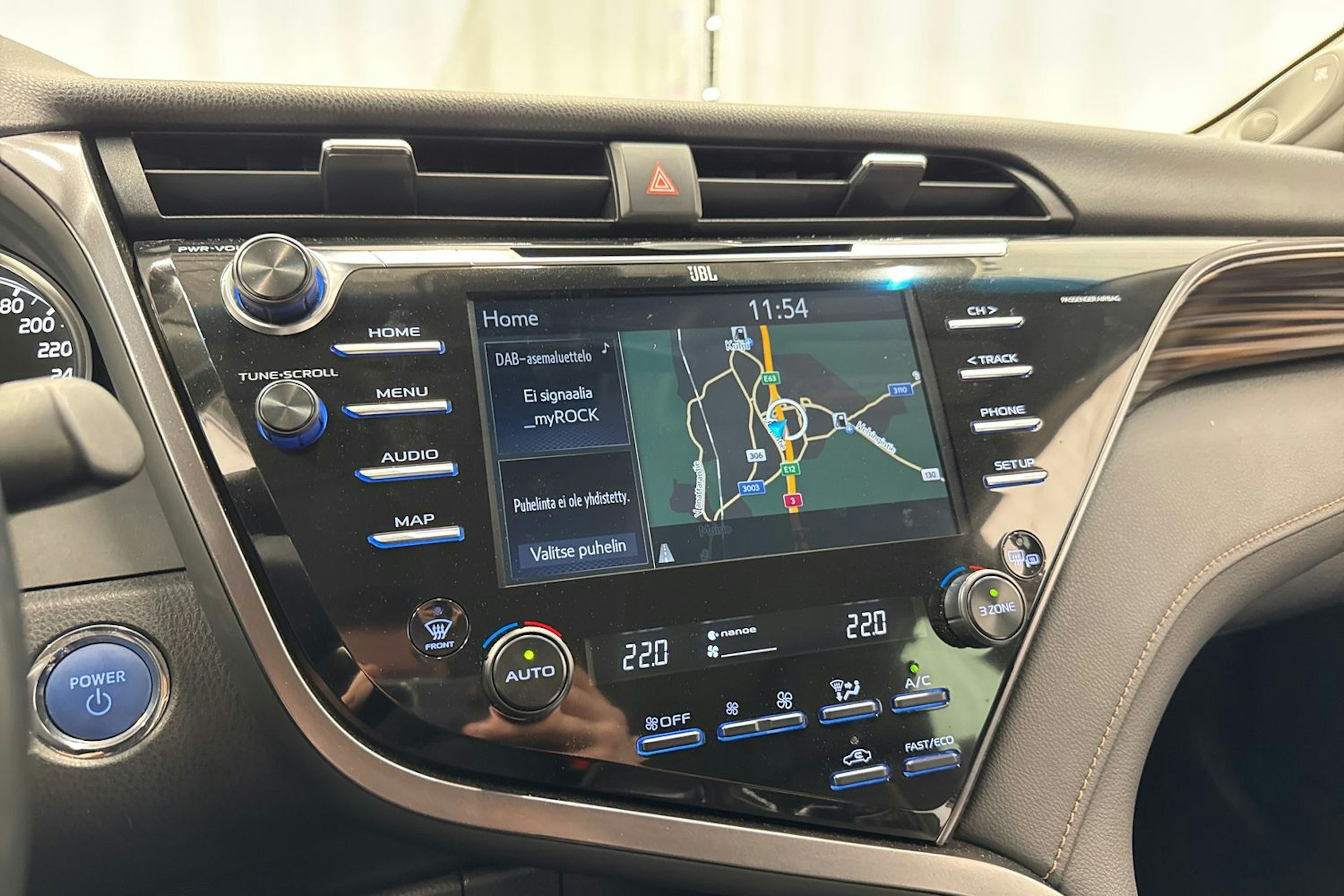 valkoinen Toyota Camry 2019 kuva 21.