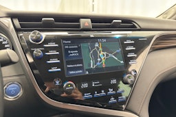 valkoinen Toyota Camry 2019 kuva 21.