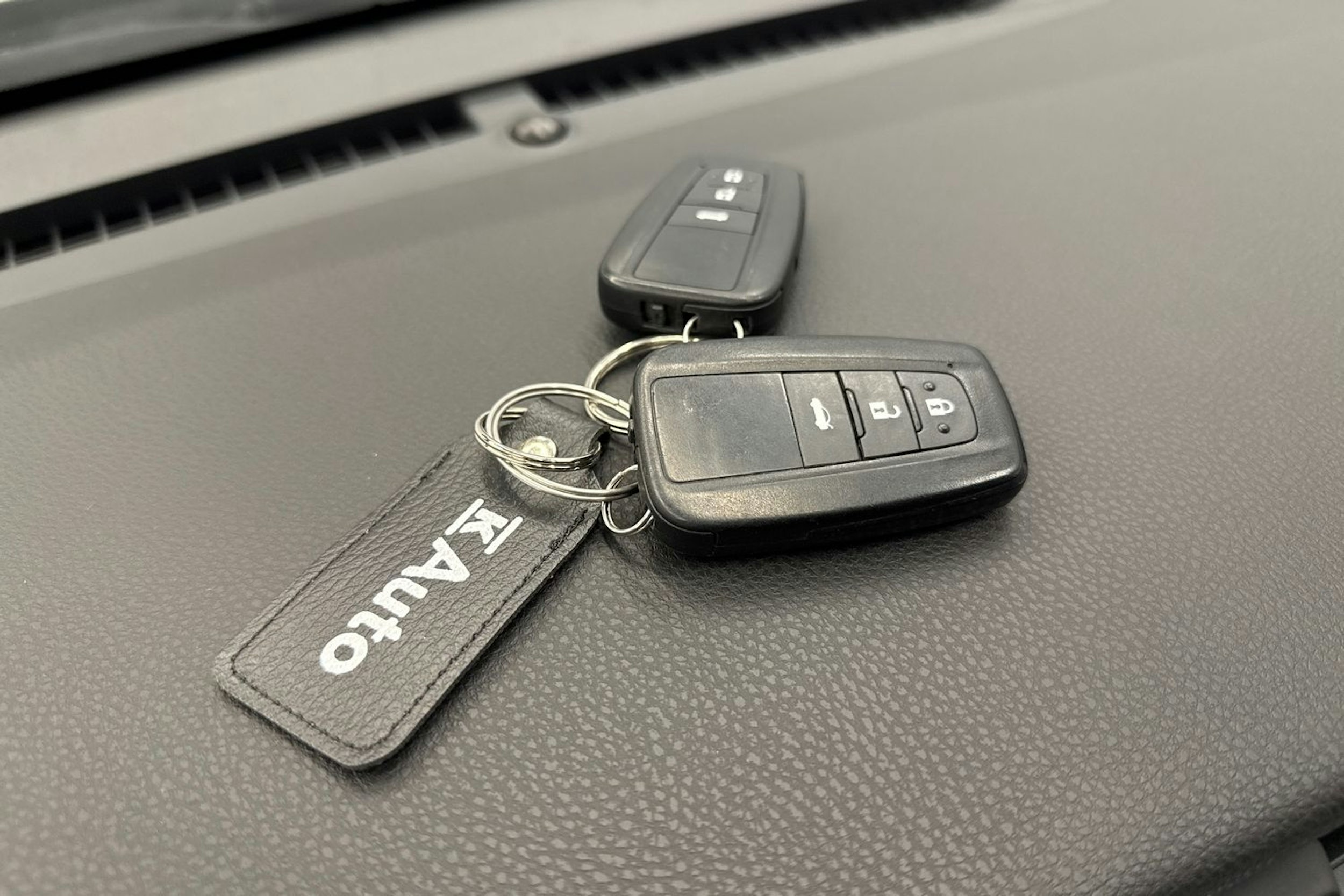 valkoinen Toyota Camry 2019 kuva 24.