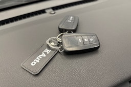 valkoinen Toyota Camry 2019 kuva 24.