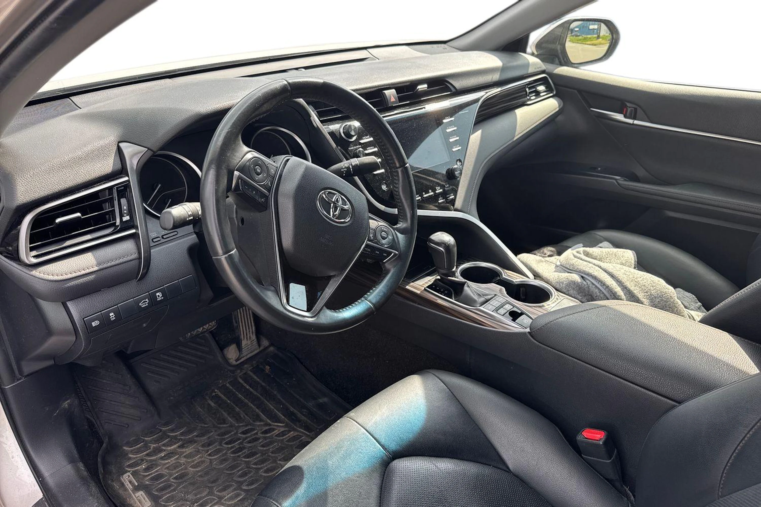 keltainen Toyota Camry 2020 kuva 3.