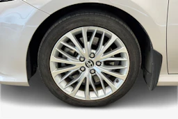 keltainen Toyota Camry 2020 kuva 12.