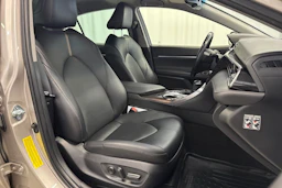 keltainen Toyota Camry 2020 kuva 15.