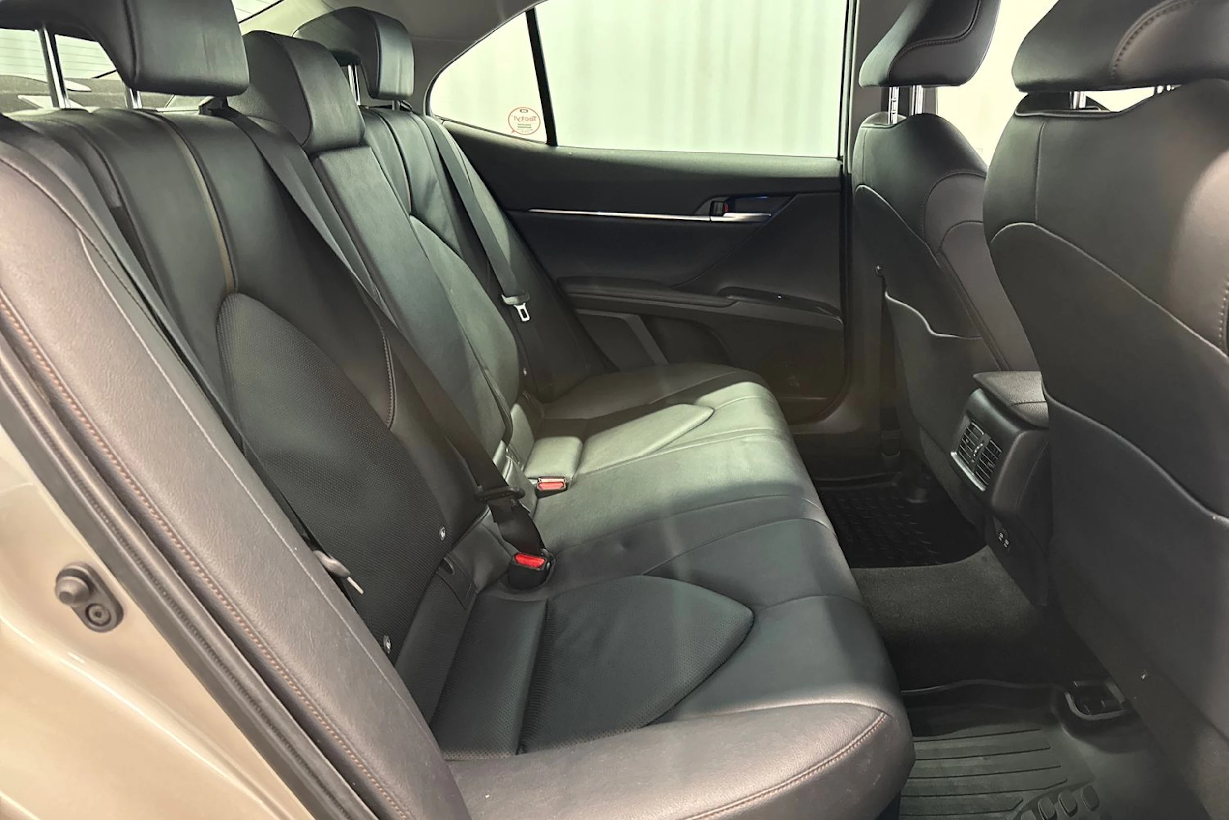 keltainen Toyota Camry 2020 kuva 16.