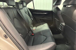 keltainen Toyota Camry 2020 kuva 16.