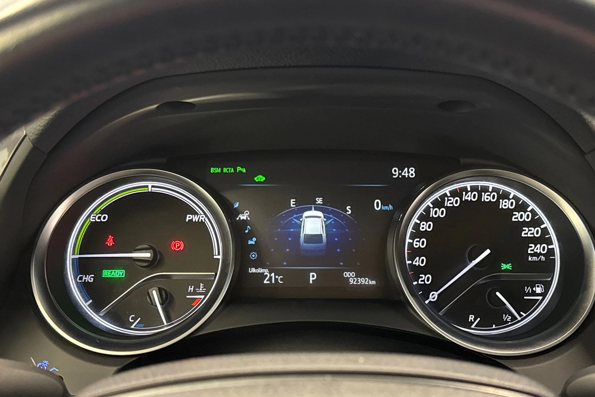 keltainen Toyota Camry 2020 kuva 19.