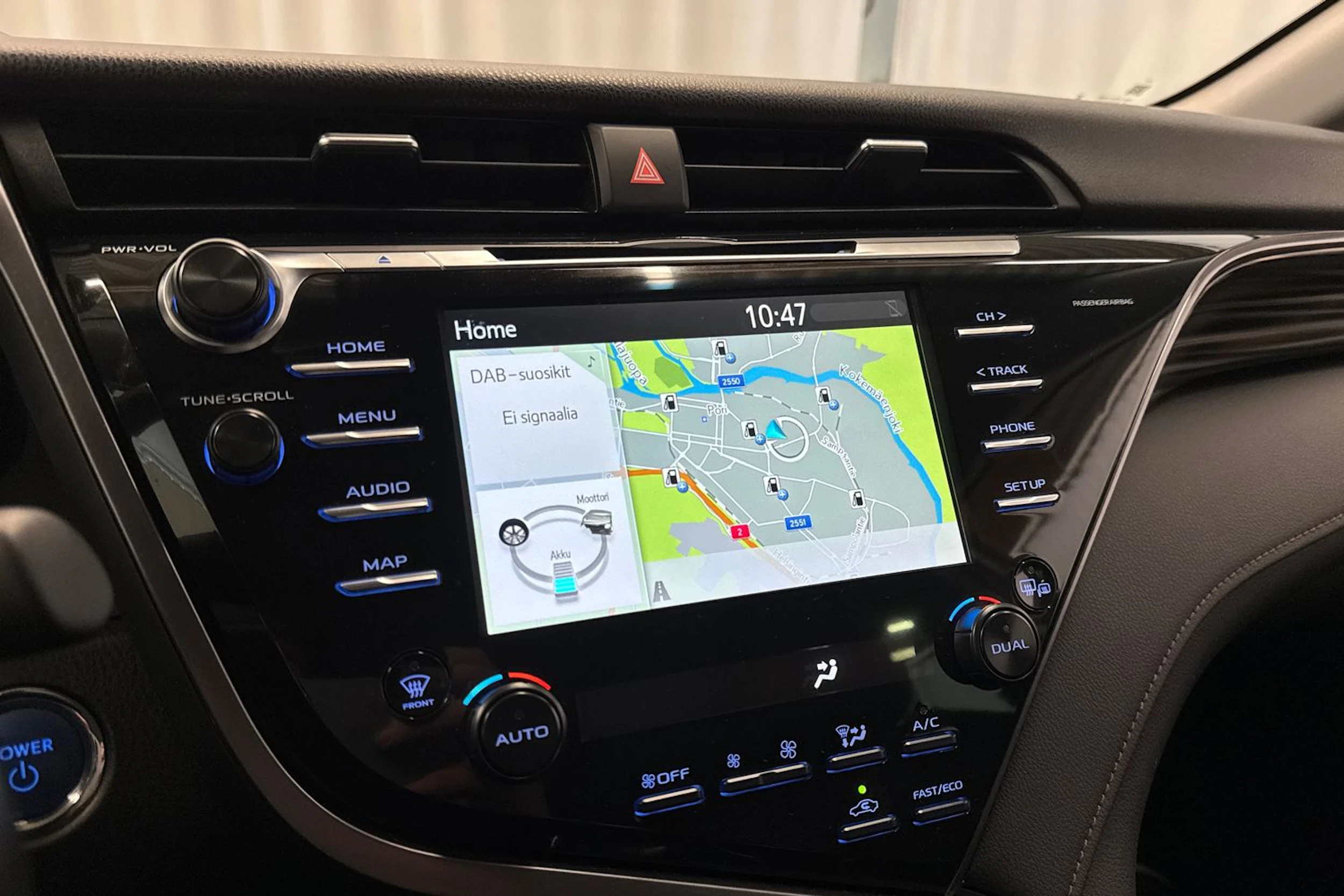 keltainen Toyota Camry 2020 kuva 20.