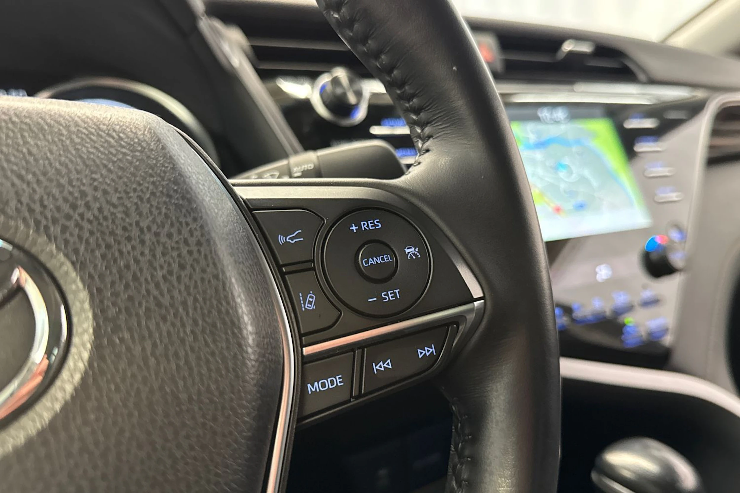 keltainen Toyota Camry 2020 kuva 24.