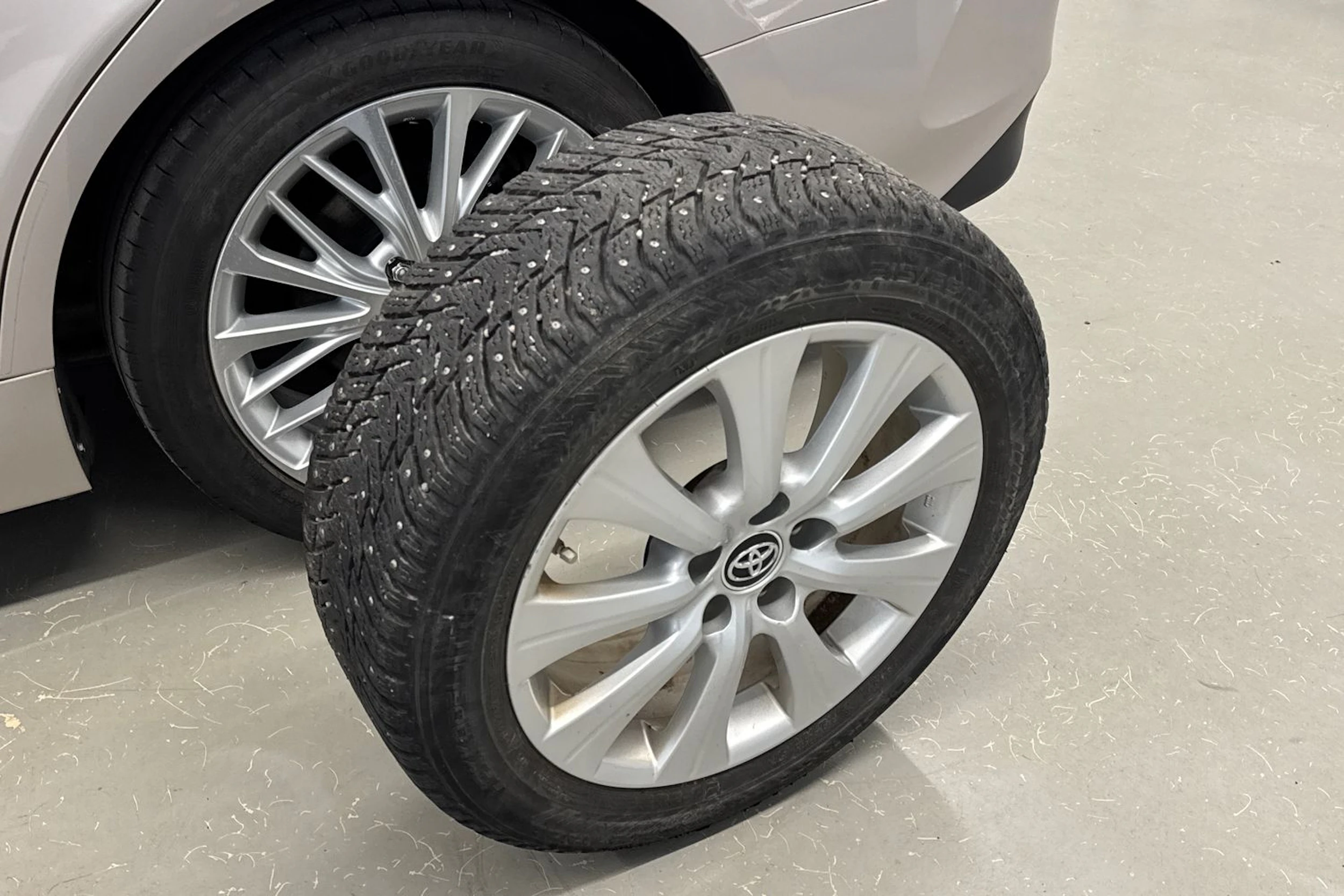 keltainen Toyota Camry 2020 kuva 26.