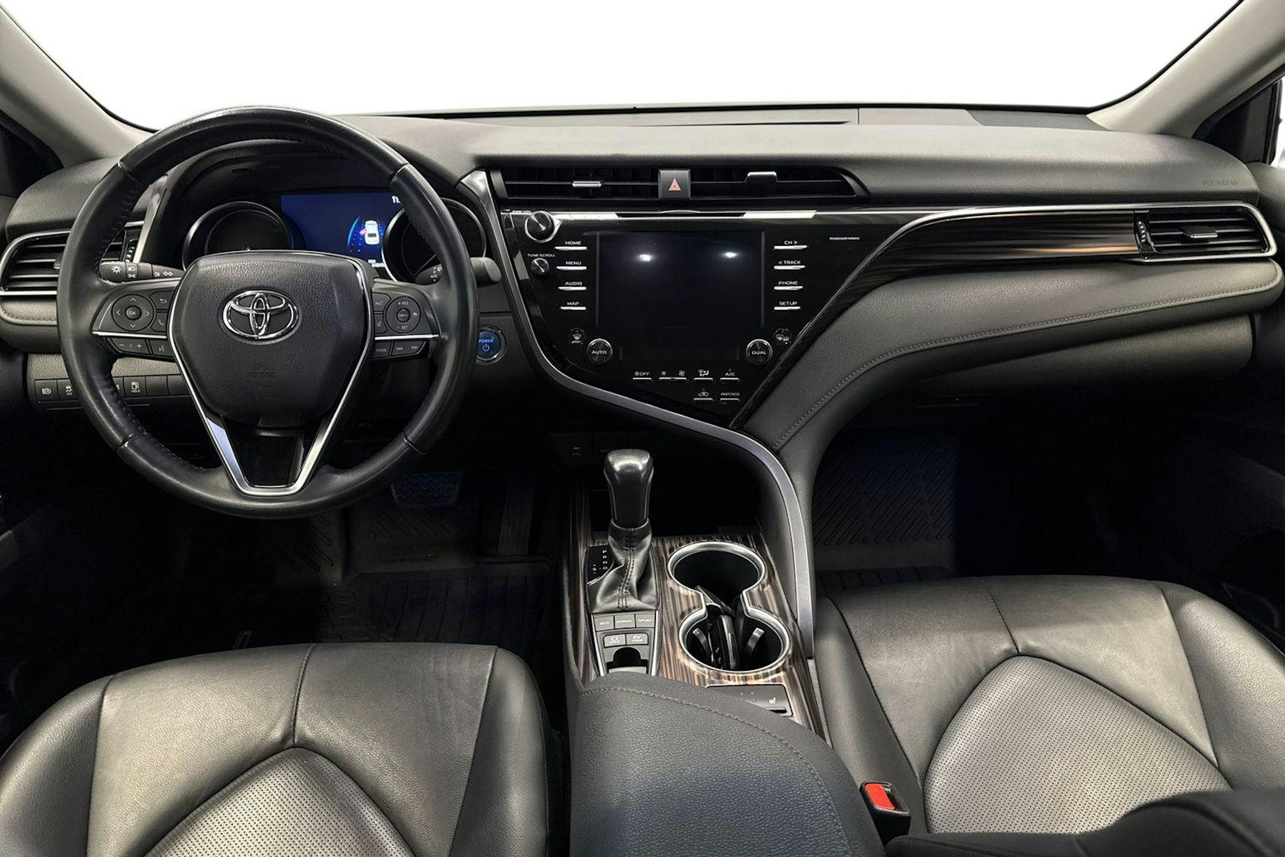 ruskea (beige) Toyota Camry 2021 kuva 9.