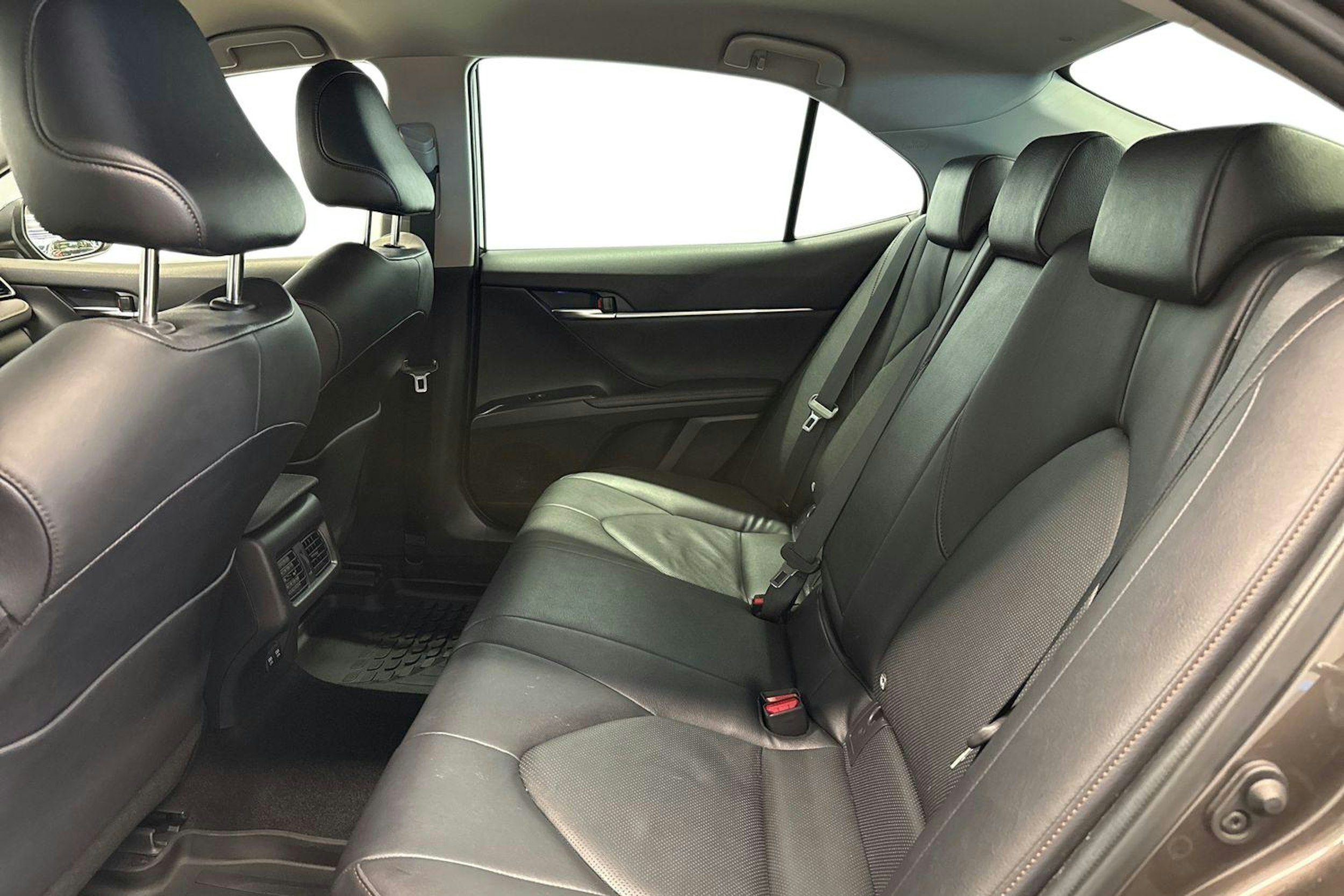ruskea (beige) Toyota Camry 2021 kuva 10.