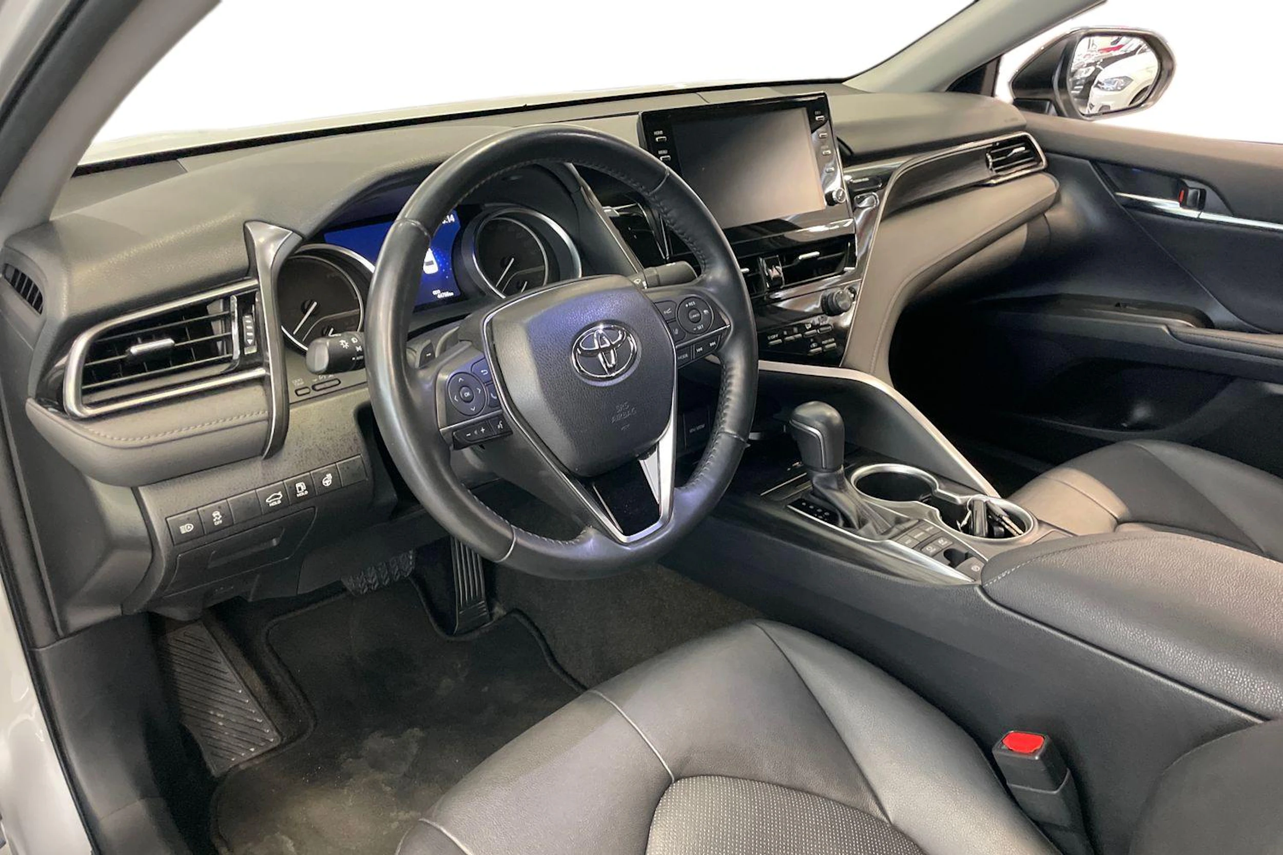 hopea Toyota Camry 2023 kuva 8.
