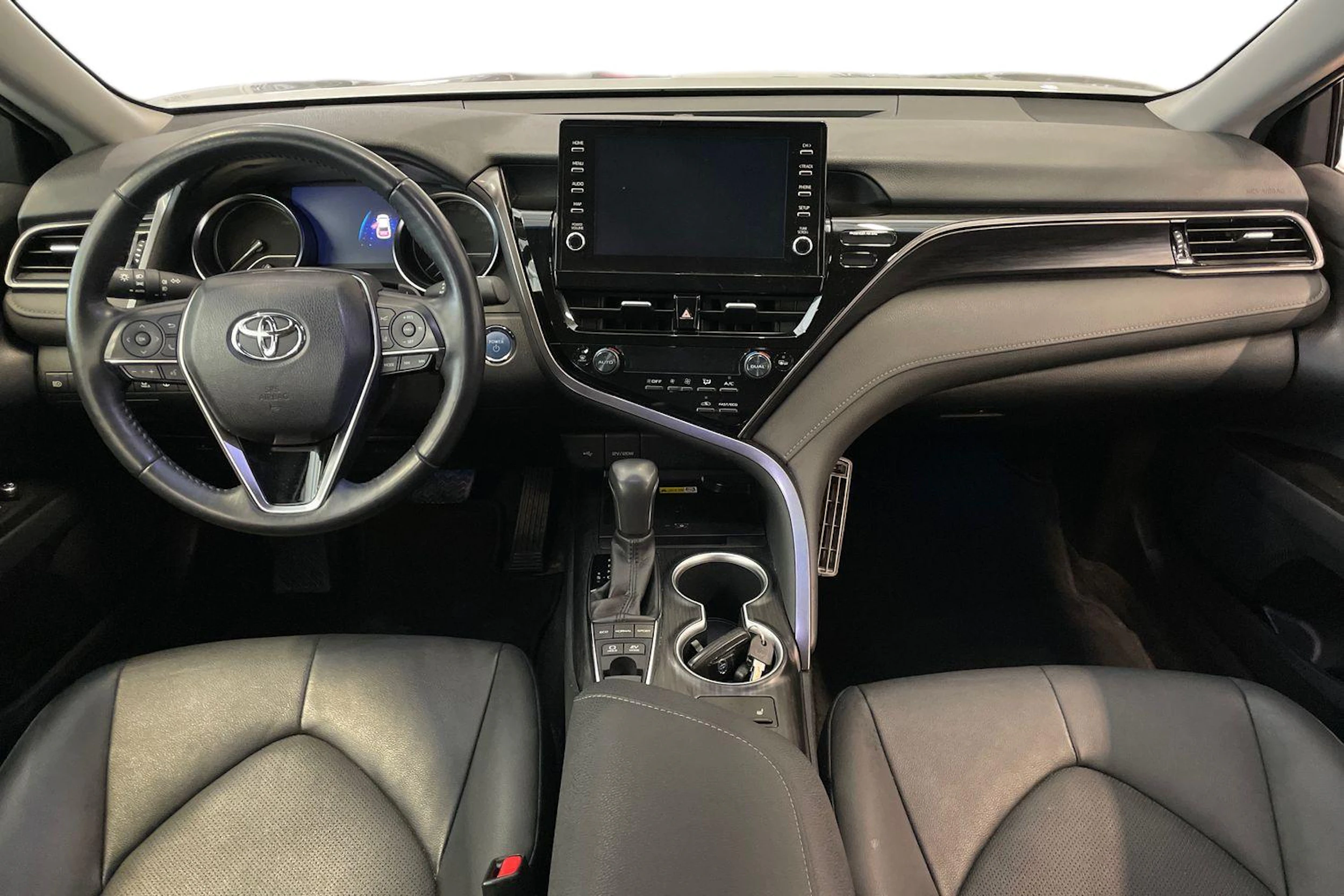 hopea Toyota Camry 2023 kuva 9.