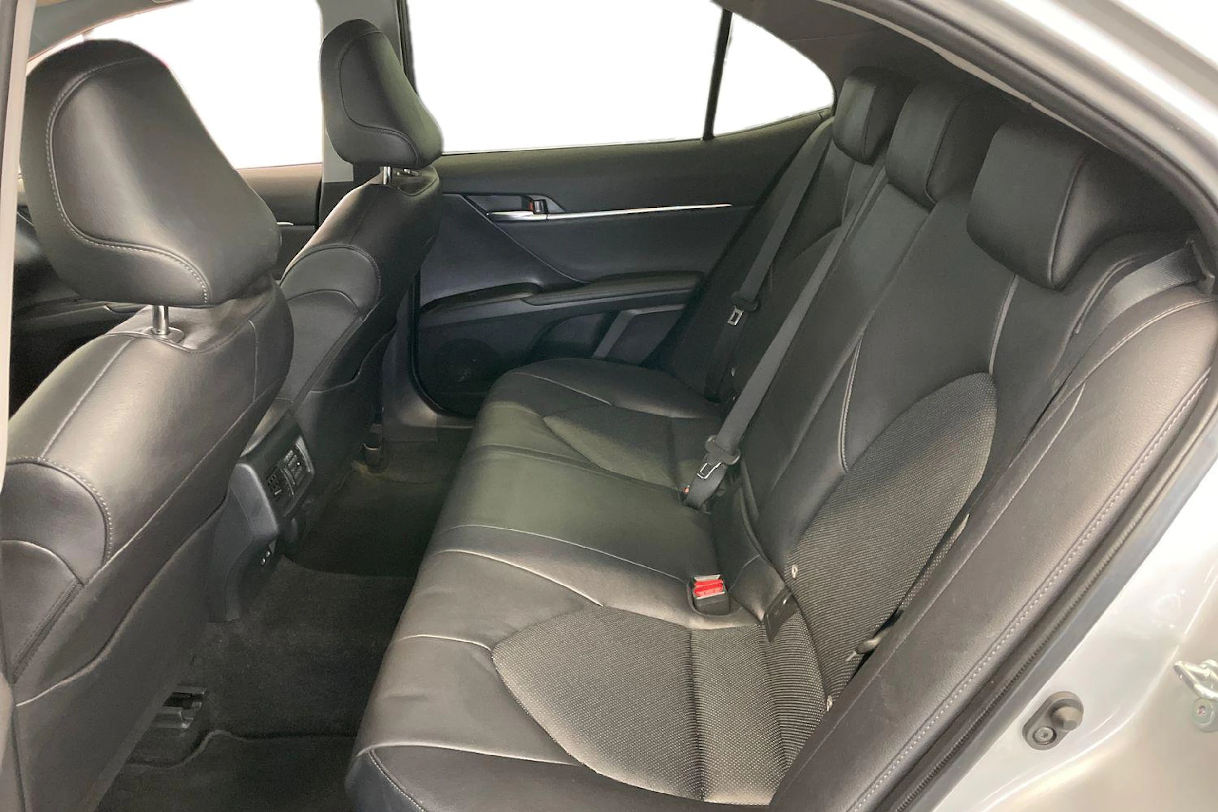 hopea Toyota Camry 2023 kuva 11.