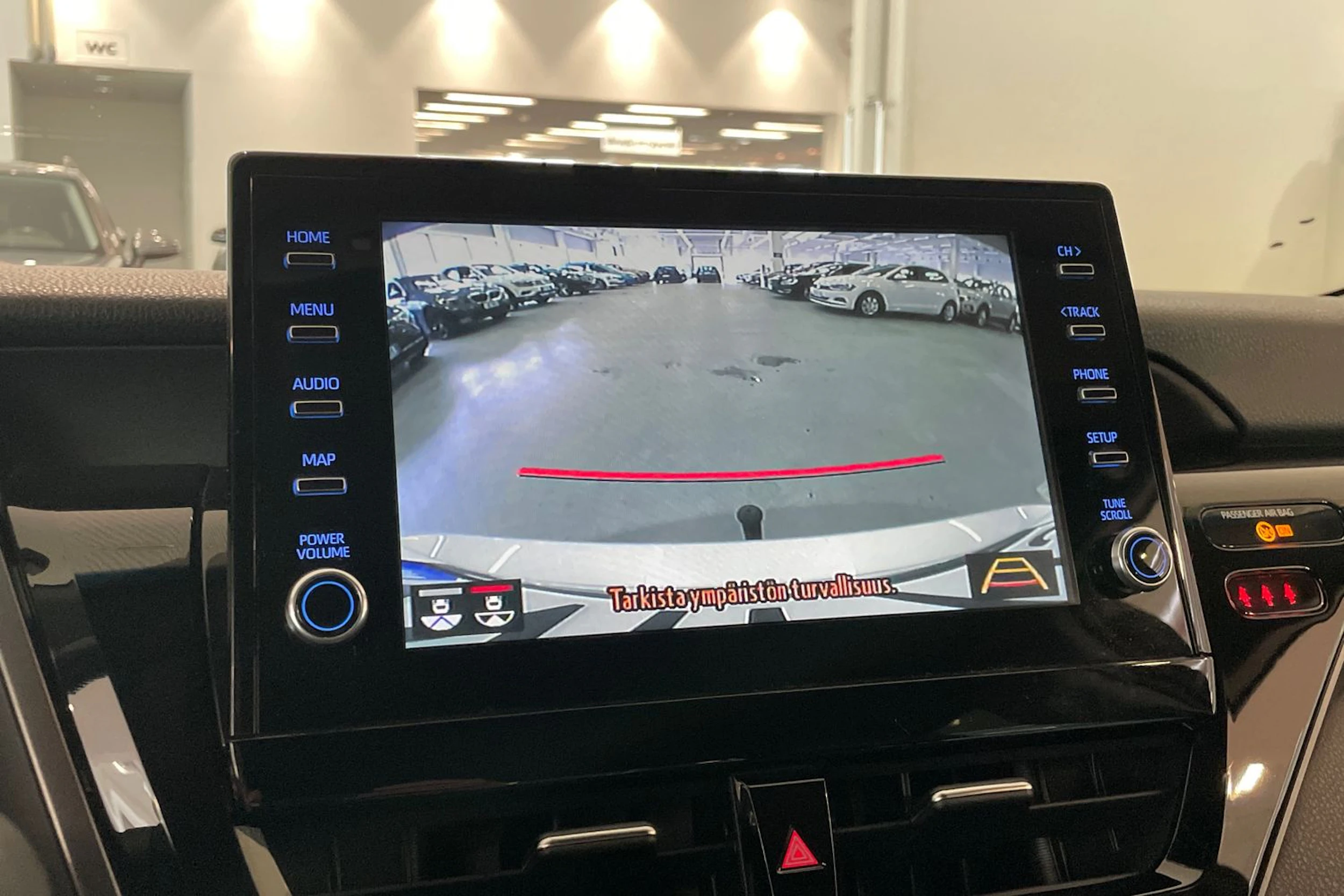 hopea Toyota Camry 2023 kuva 16.