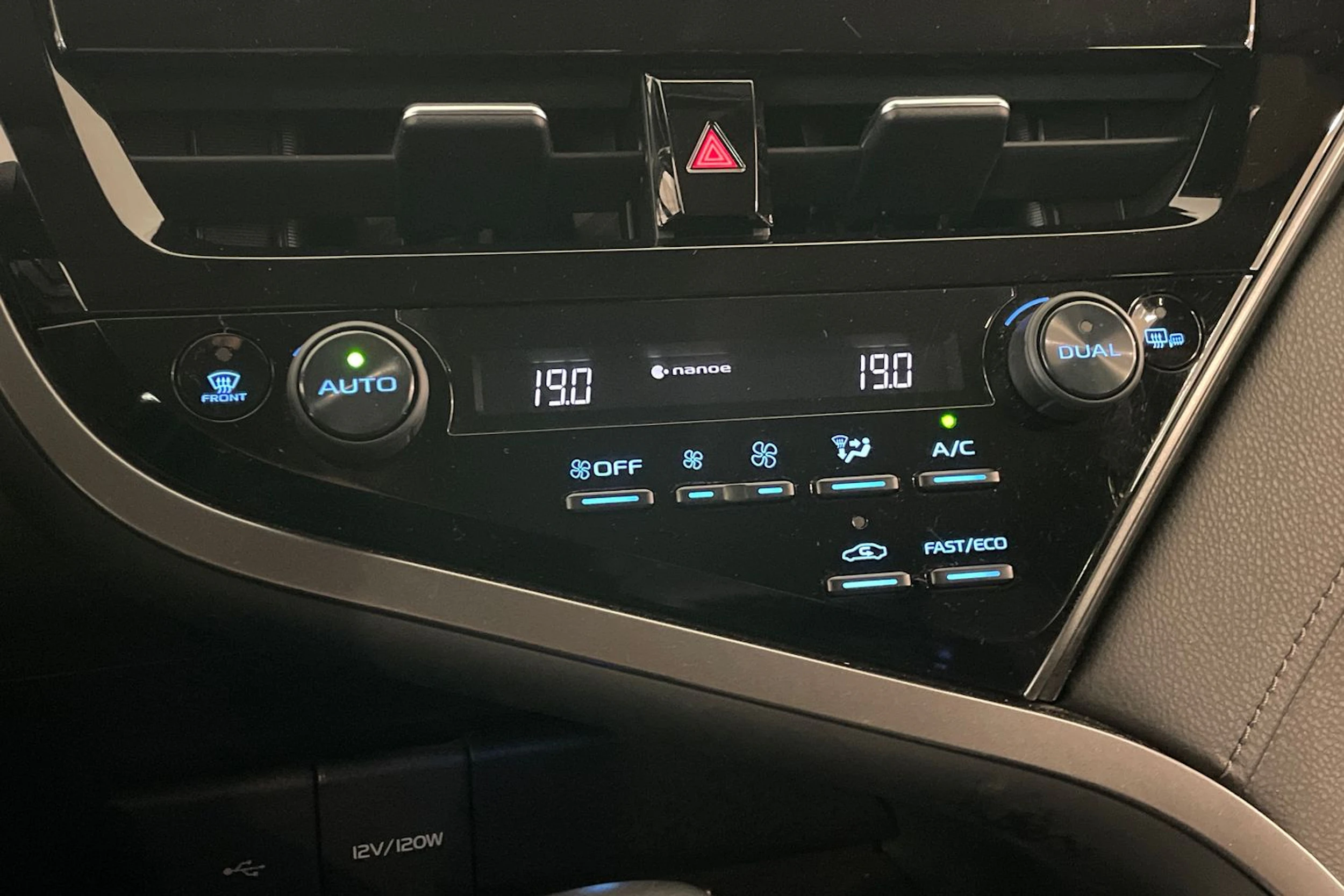 hopea Toyota Camry 2023 kuva 17.