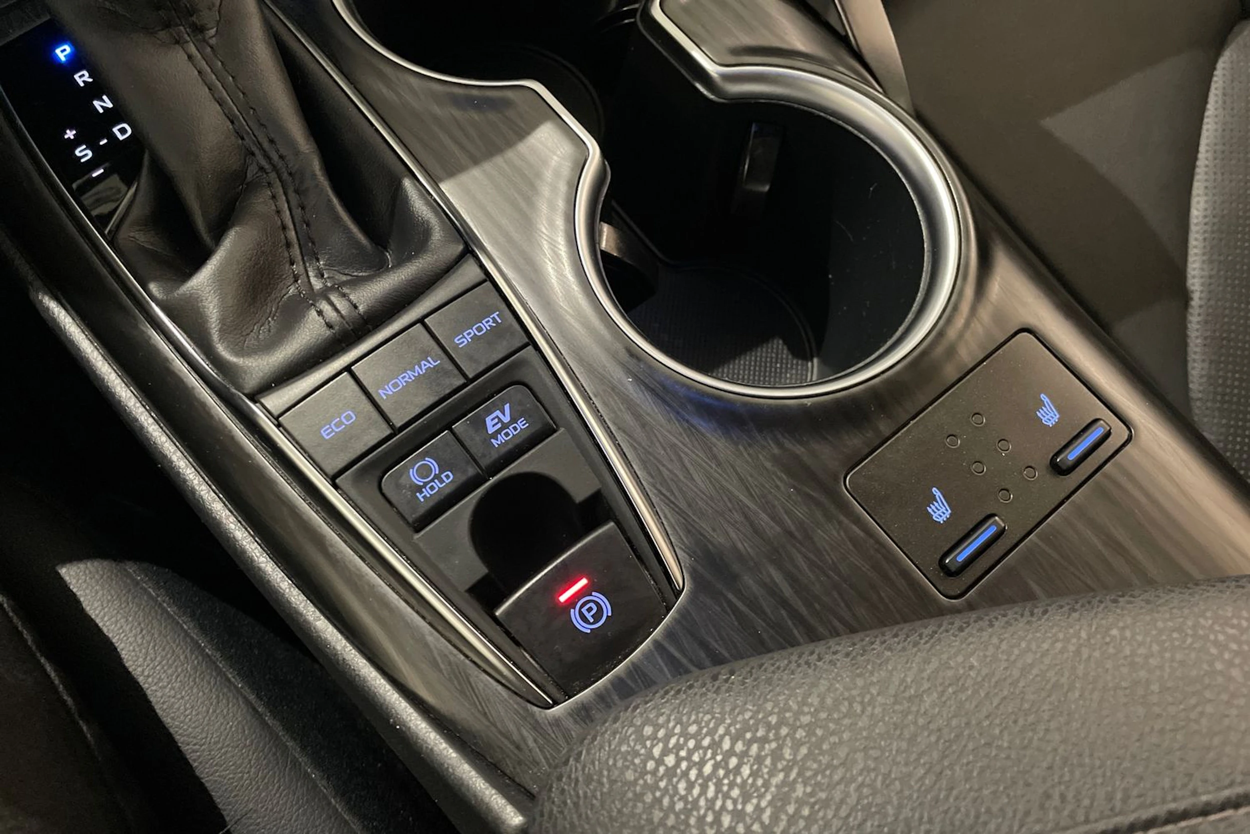 hopea Toyota Camry 2023 kuva 18.