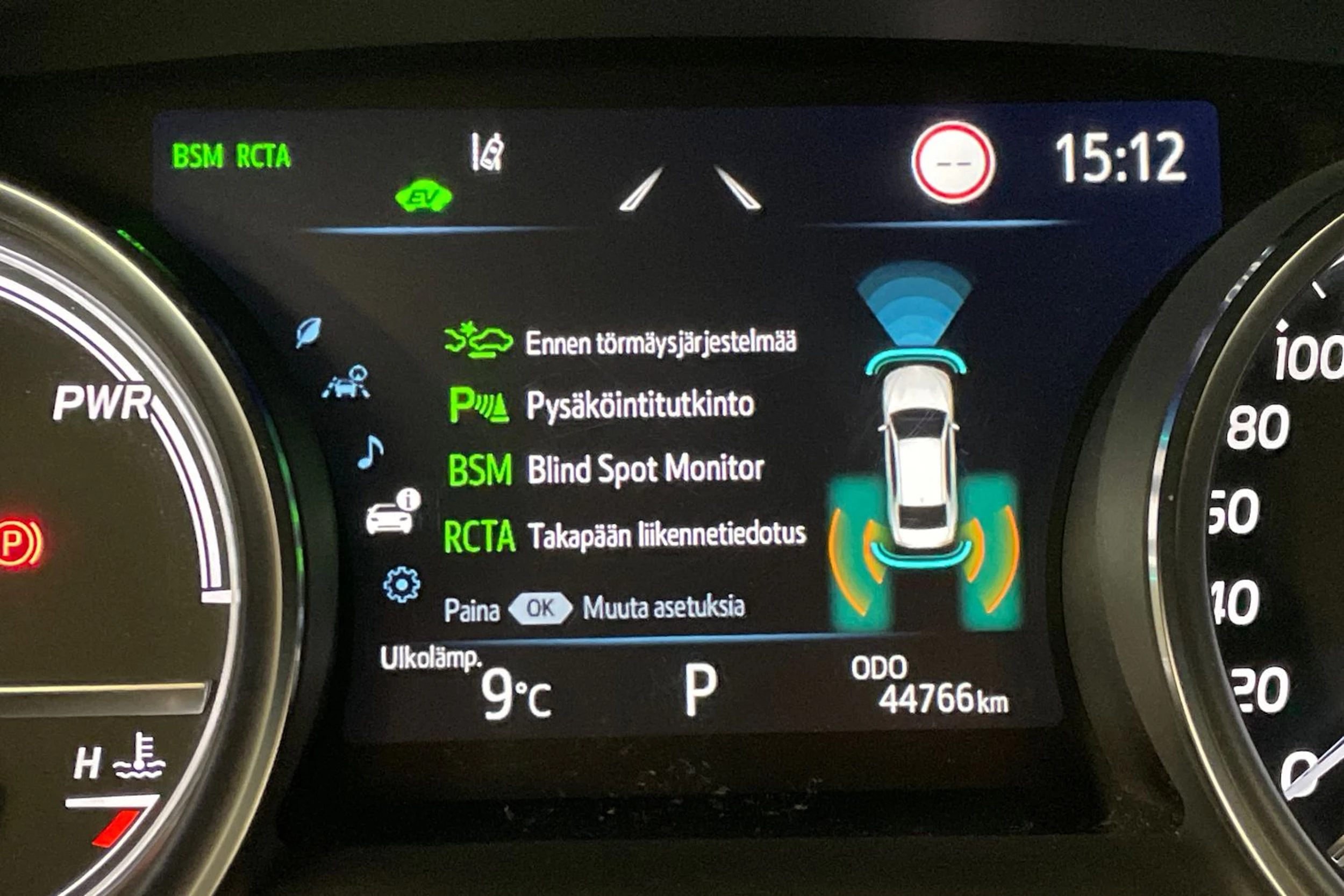 hopea Toyota Camry 2023 kuva 22.