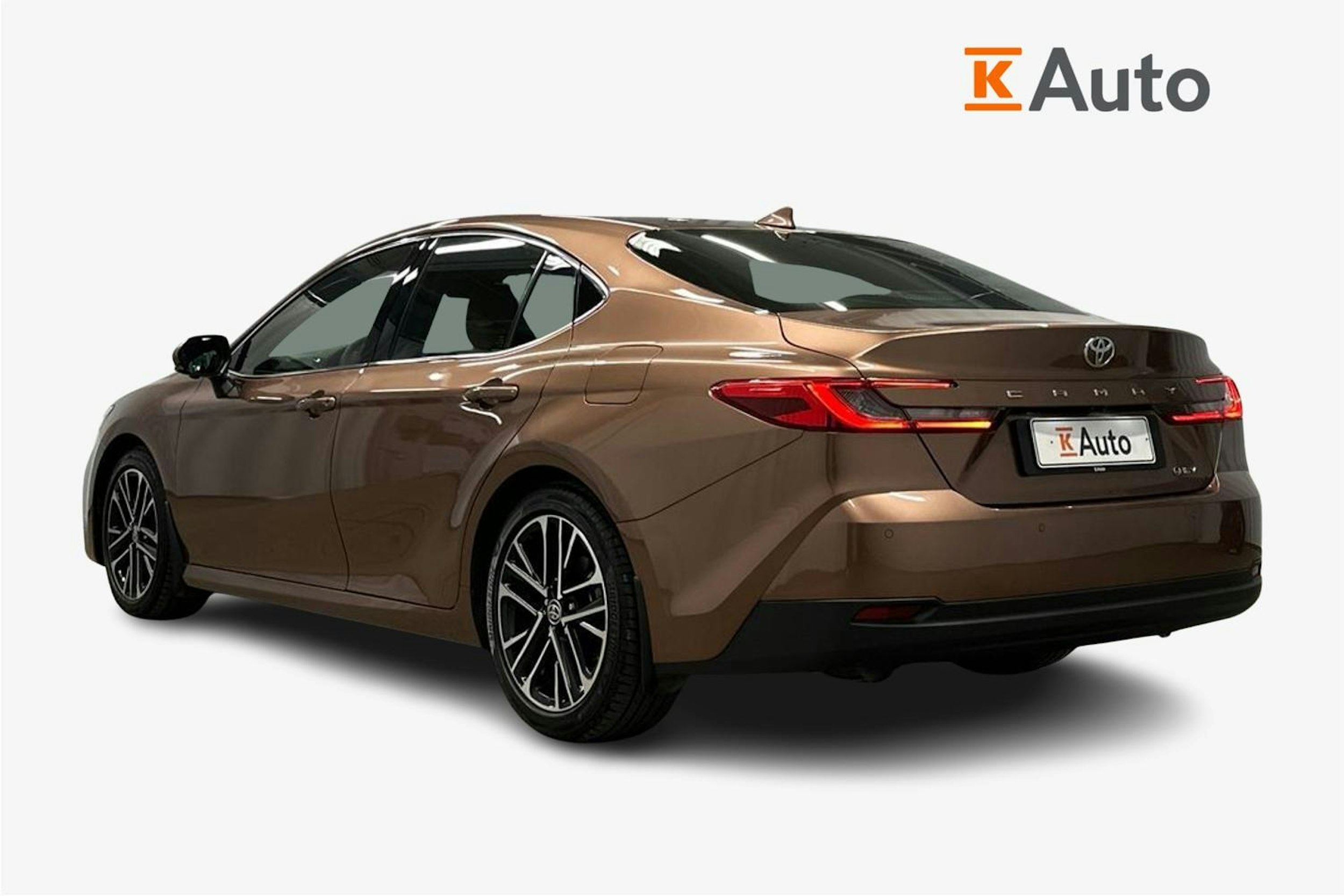 ruskea Toyota Camry 2024 kuva 2.