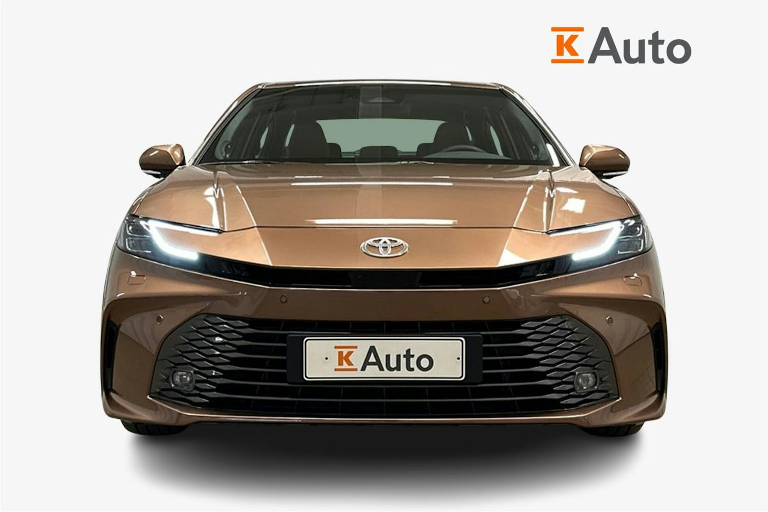 ruskea Toyota Camry 2024 kuva 4.