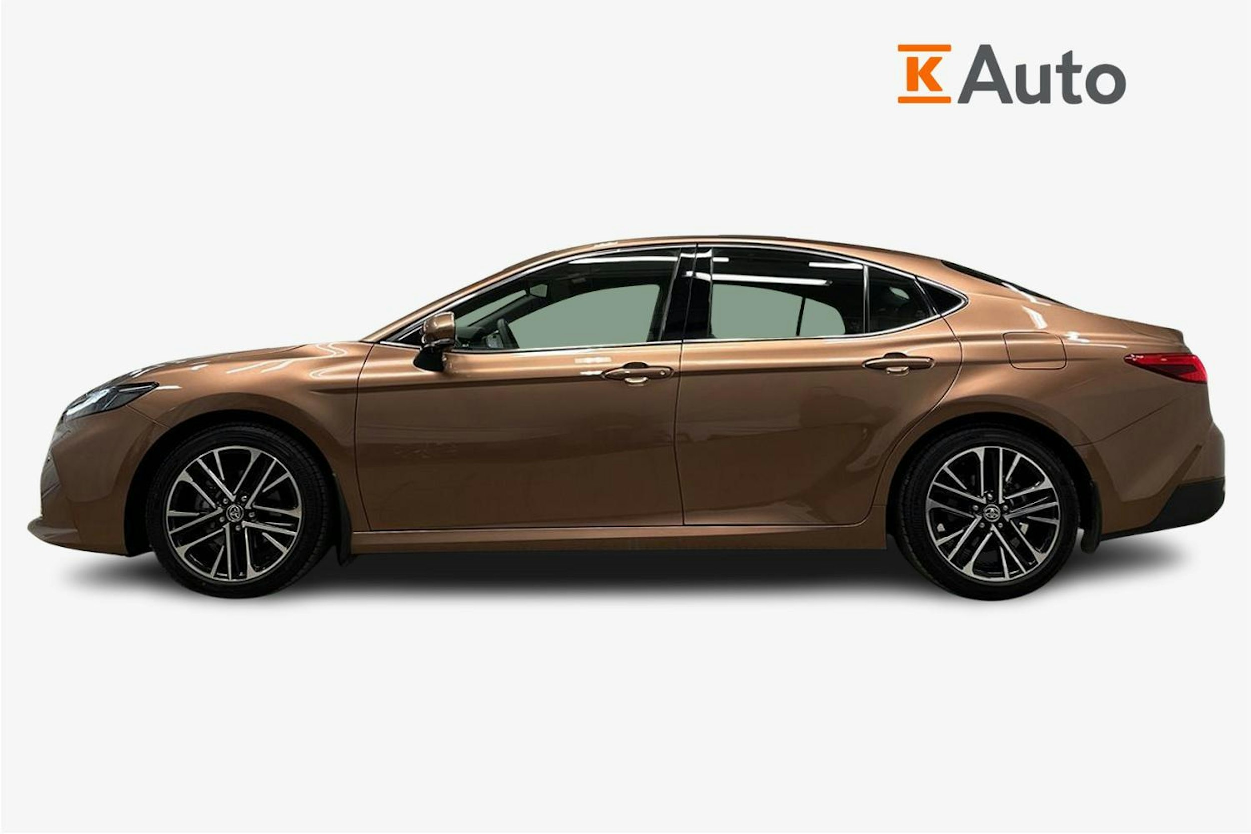 ruskea Toyota Camry 2024 kuva 5.