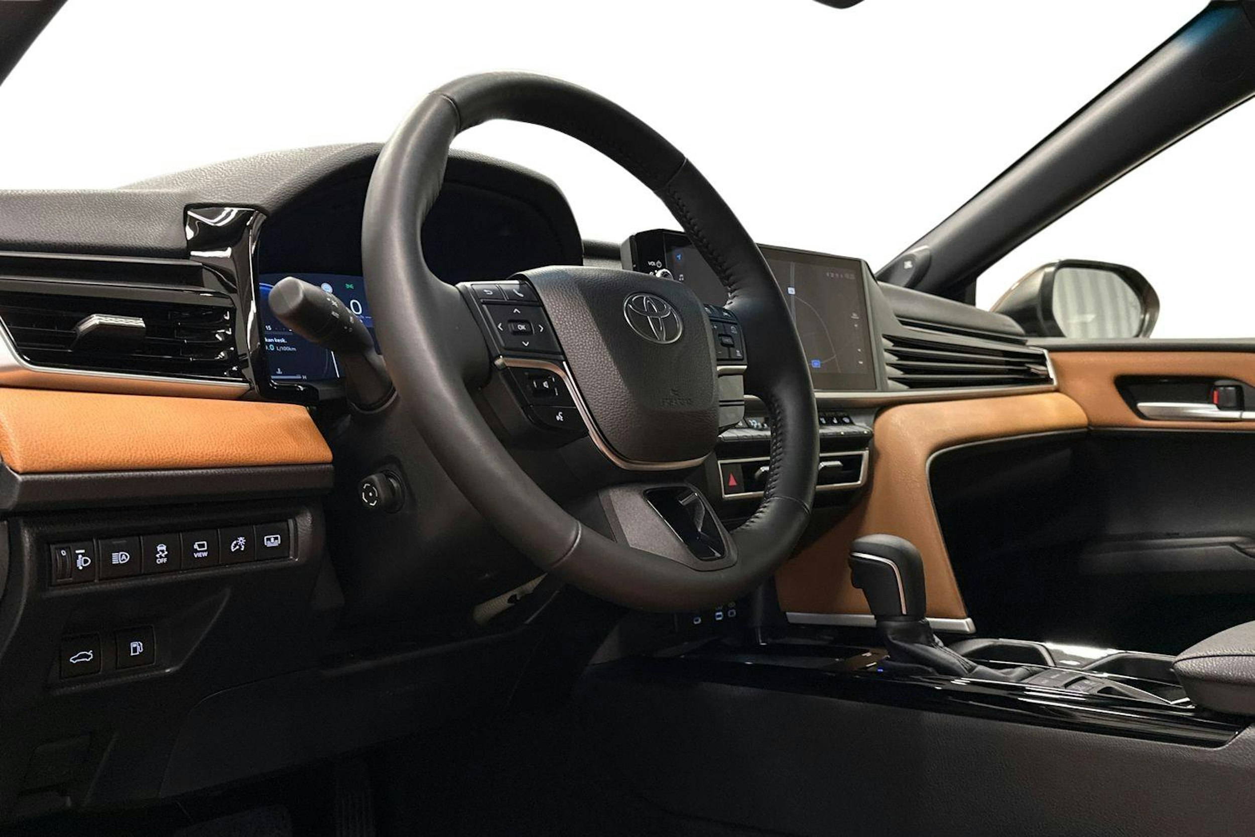 ruskea Toyota Camry 2024 kuva 7.