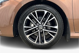 ruskea Toyota Camry 2024 kuva 10.