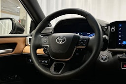 ruskea Toyota Camry 2024 kuva 12.
