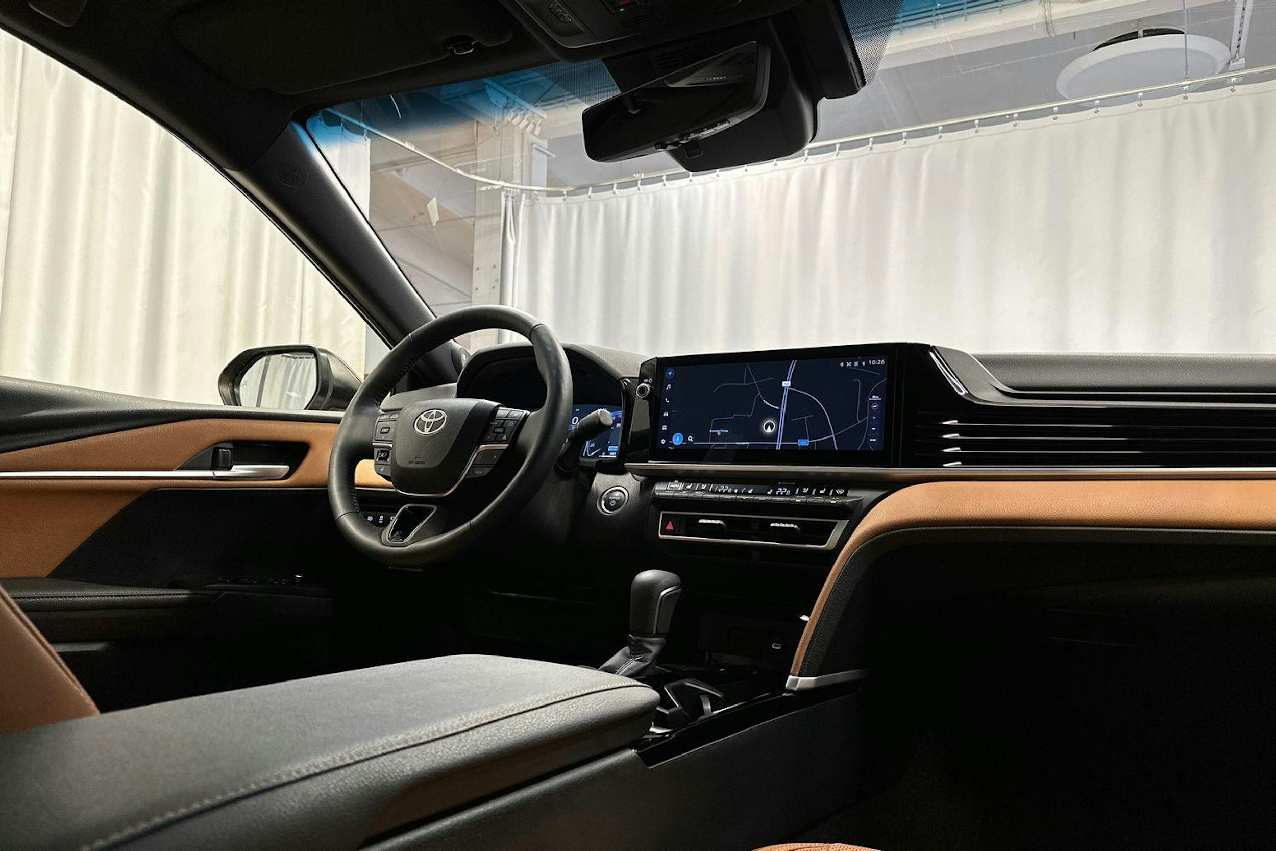 ruskea Toyota Camry 2024 kuva 15.