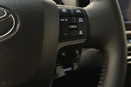 ruskea Toyota Camry 2024 kuva 24.
