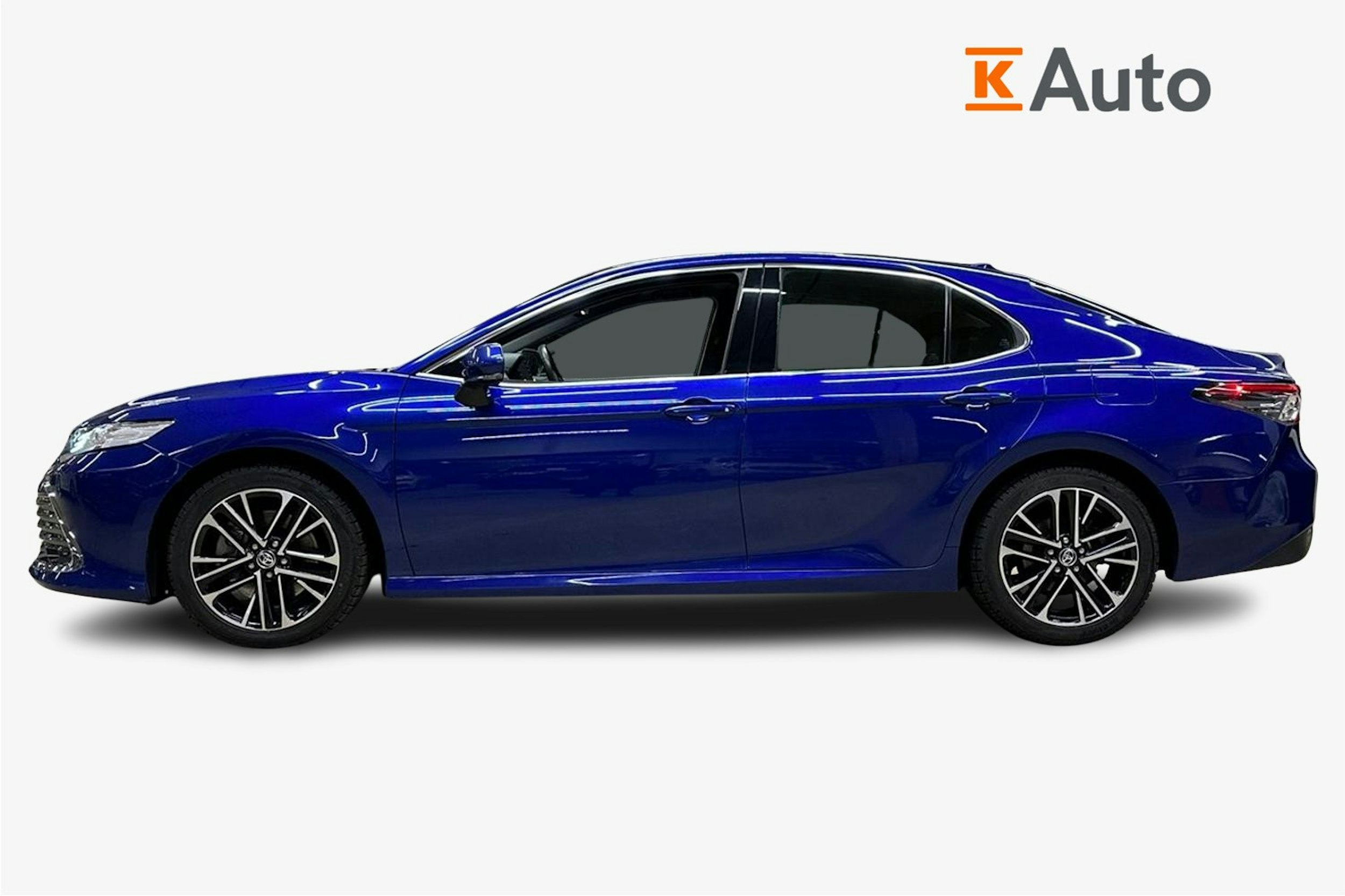 sininen Toyota Camry 2024 kuva 5.