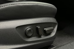 sininen Toyota Camry 2024 kuva 11.