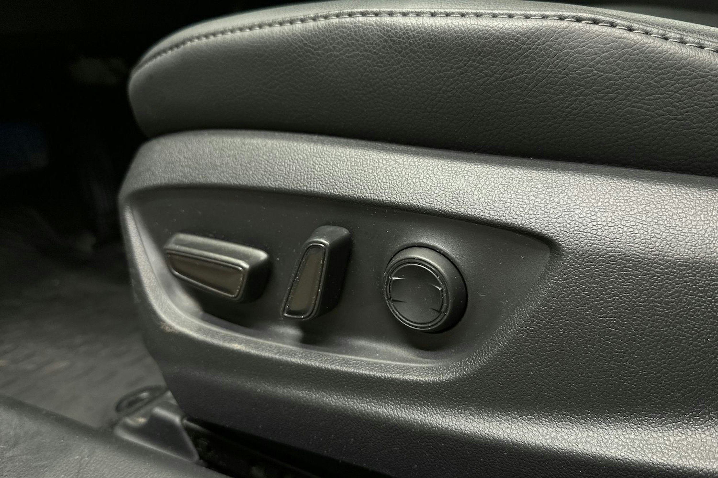 sininen Toyota Camry 2024 kuva 12.