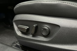 sininen Toyota Camry 2024 kuva 12.