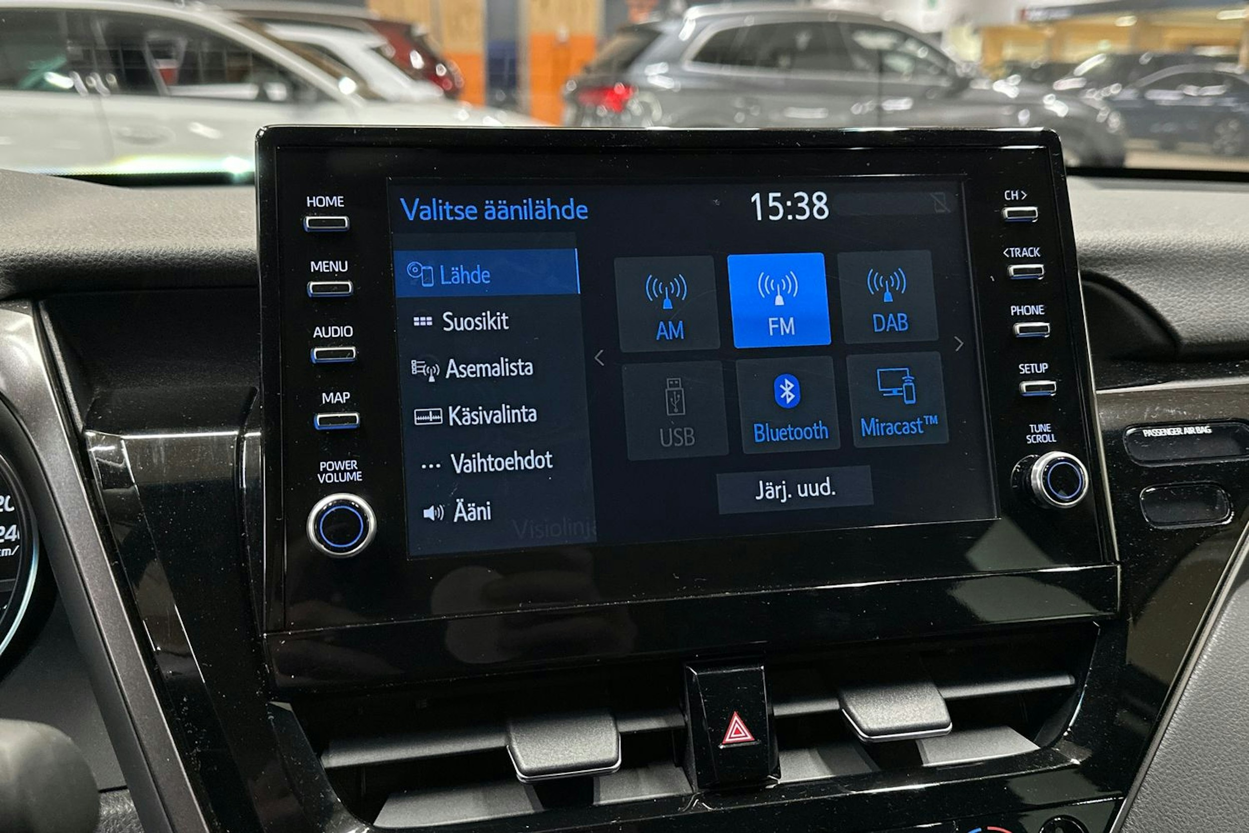 sininen Toyota Camry 2024 kuva 15.