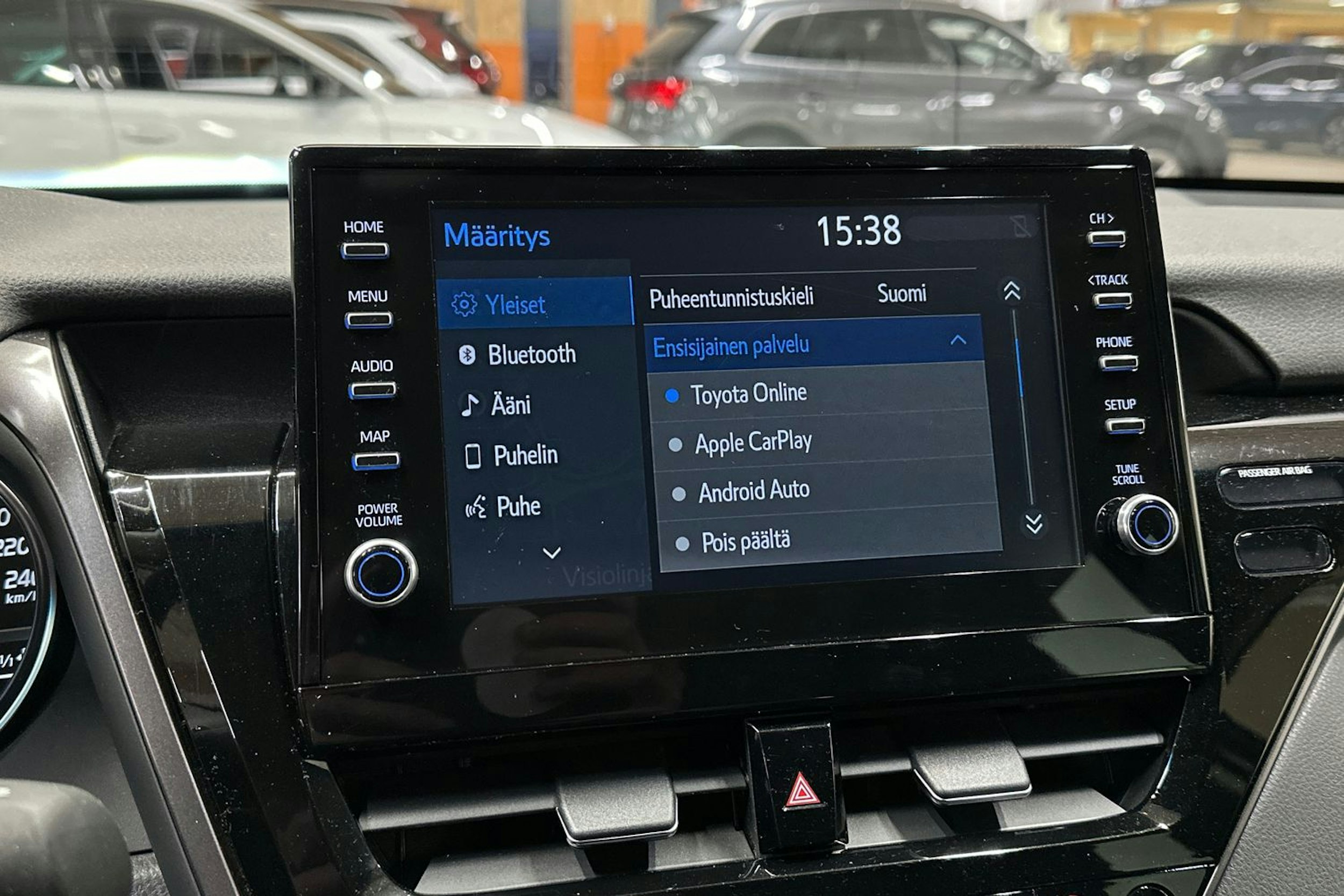 sininen Toyota Camry 2024 kuva 16.